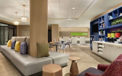 Lobby and coworking lounge at Home2 Suites By Hilton Chicago River North.
