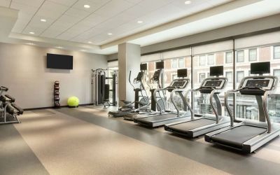 Fitness facility at Home2 Suites By Hilton Chicago River North.
