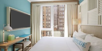 King room with TV at Margaritaville Resort Times Square.