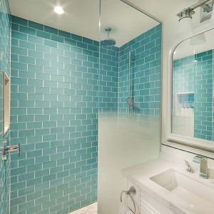 Guest bathroom with shower at Margaritaville Resort Times Square.