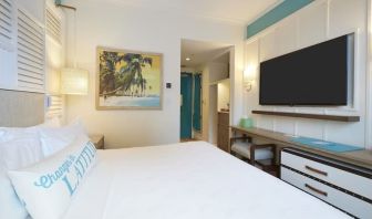 Romantic king room at Margaritaville Resort Times Square.
