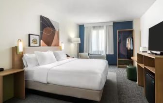Day use room with TV at Spark By Hilton Kannapolis.