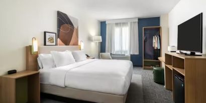 Day use room with TV at Spark By Hilton Kannapolis.