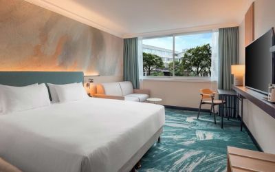 Romantic king room at DoubleTree By Hilton Paris Bougival.