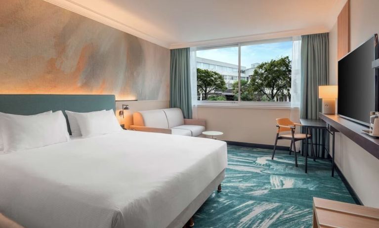 Romantic king room at DoubleTree By Hilton Paris Bougival.