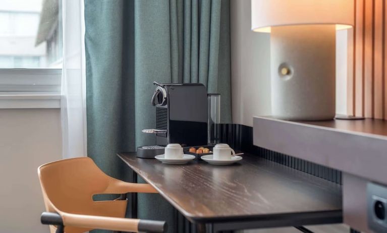 Work space at DoubleTree By Hilton Paris Bougival.