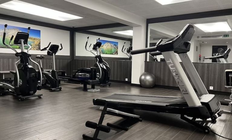 Fitness center at DoubleTree By Hilton Paris Bougival.
