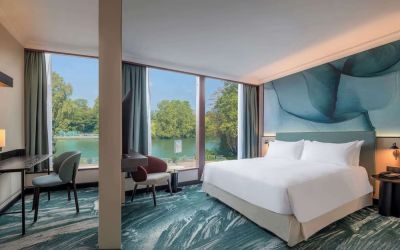 Spacious king suite at DoubleTree By Hilton Paris Bougival.