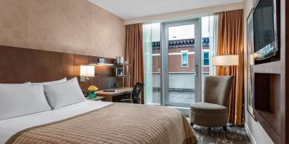 Romantic king room at Wyndham Garden Chinatown NYC.