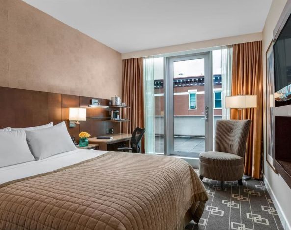 Romantic king room at Wyndham Garden Chinatown NYC.