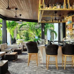 Hotel bar perfect for coworking at Renaissance Boca Raton Hotel.
