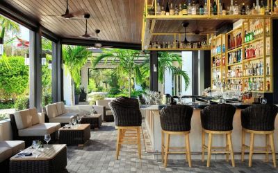 Hotel bar perfect for coworking at Renaissance Boca Raton Hotel.

