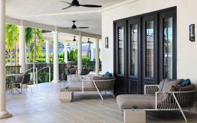 Seats in the veranda perfect for coworking at Renaissance Boca Raton Hotel.
