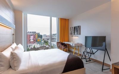 Day use room with natural light at The Envoy Hotel, Autograph Collection.