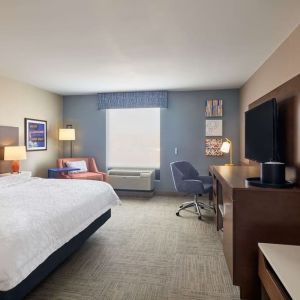 Day use room with work desk at Hampton Inn & Suites Providence/Smithfield.
