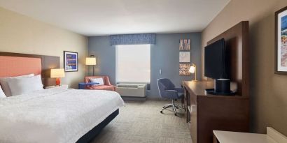 Day use room with work desk at Hampton Inn & Suites Providence/Smithfield.
