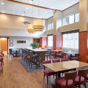 Breakfast area perfect for coworking at Hampton Inn & Suites Providence/Smithfield.