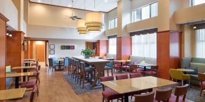 Breakfast area perfect for coworking at Hampton Inn & Suites Providence/Smithfield.
