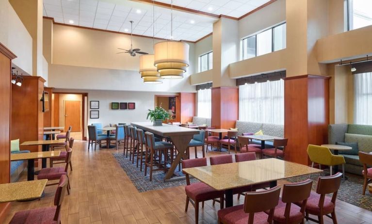 Breakfast area perfect for coworking at Hampton Inn & Suites Providence/Smithfield.