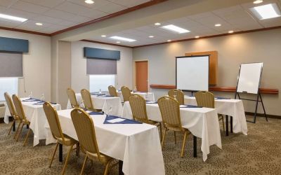 Meeting room at Hampton Inn & Suites Providence/Smithfield.