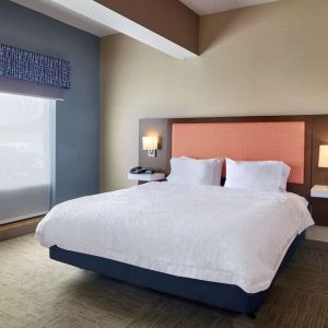 Day use room with natural light at Hampton Inn & Suites Providence/Smithfield.
