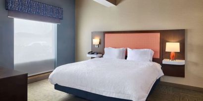 Day use room with natural light at Hampton Inn & Suites Providence/Smithfield.