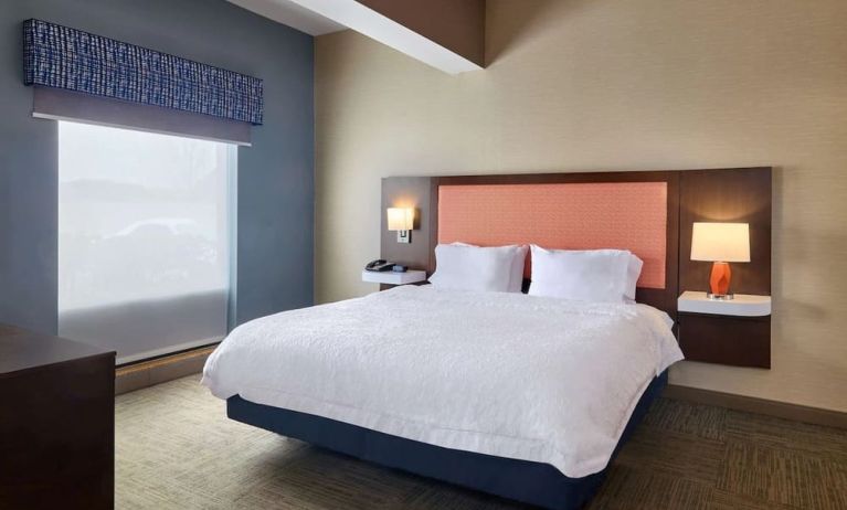 Day use room with natural light at Hampton Inn & Suites Providence/Smithfield.