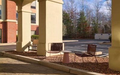 Outdoor seats at Hampton Inn & Suites Providence/Smithfield.