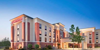Hotel exterior at Hampton Inn & Suites Providence/Smithfield.