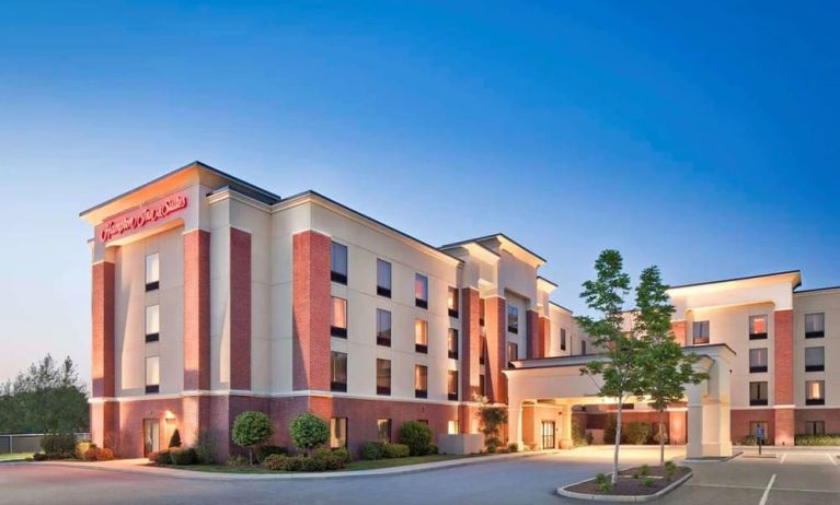 Hotel exterior at Hampton Inn & Suites Providence/Smithfield.