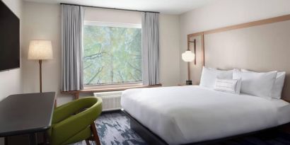 Day use room with work desk at Fairfield Inn & Suites By Marriott Kenosha Pleasant Prairie.