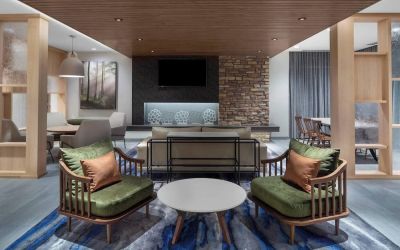 Lobby and coworking lounge at Fairfield Inn & Suites By Marriott Kenosha Pleasant Prairie.