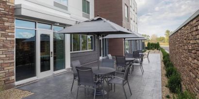 Outdoor seats perfect for coworking at Fairfield Inn & Suites By Marriott Kenosha Pleasant Prairie.