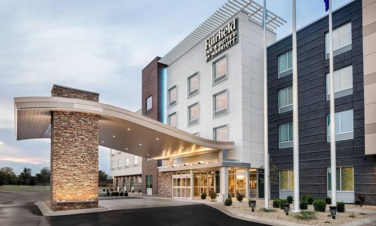 Hotel exterior at Fairfield Inn & Suites By Marriott Kenosha Pleasant Prairie.