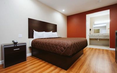 King room at Palace Inn 290 & Jones Rd.