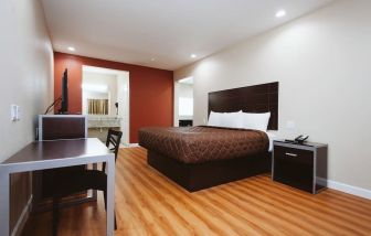 Spacious day room at Palace Inn 290 & Jones Rd.