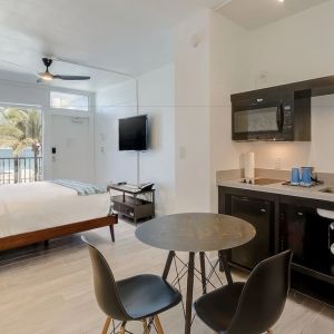 Day use room amenities at Plunge Beach Resort.