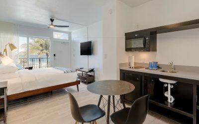 Day use room amenities at Plunge Beach Resort.