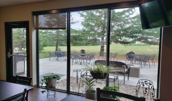 Outdoor seats available in the courtyard of the Comfort Inn & Suites Mankato.