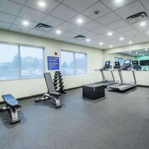 Fitness center at Tru By Hilton Bowling Green.