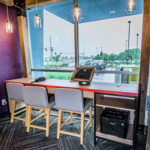 Quiet coworking space with natural light at Tru By Hilton Bowling Green.