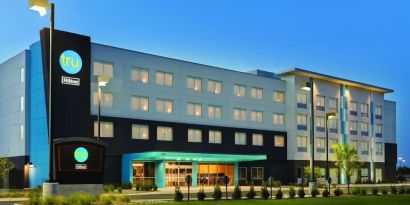 Hotel exterior at Tru By Hilton Wichita Northeast.
