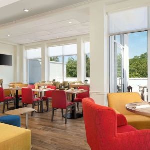 Dining area at Hilton Garden Inn Kennett Square.