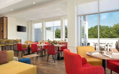 Dining area at Hilton Garden Inn Kennett Square.