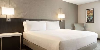 King bed at Hilton Garden Inn Washington DC Downtown.