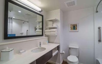 Guest bathroom with shower and tub at Hampton Inn Chicago North/Loyola Station.