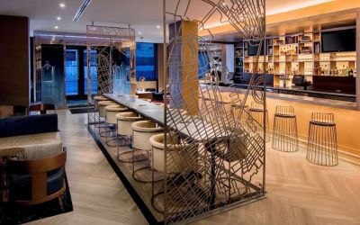 Hotel bar perfect for coworking at Hilton Brooklyn New York.
