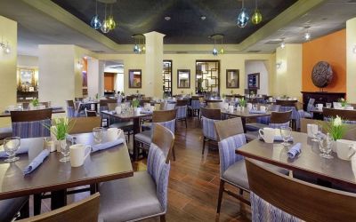 Breakfast area perfect for coworking at DoubleTree By Hilton Orlando Downtown.
