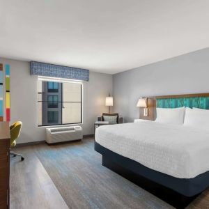 Day use room with work desk at Hampton Inn & Suites Phoenix/Gilbert.
