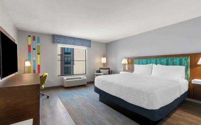 Day use room with work desk at Hampton Inn & Suites Phoenix/Gilbert.